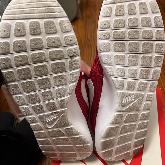 Nike Roshe One 5Y (GS) - Gym Red/White - Dark Grey - Picture 4 of 4